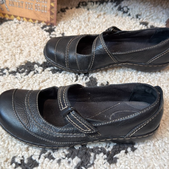 Clarks Women’s Black Leather Mary Jane Comfort Shoes Size 8 - Picture 3 of 7